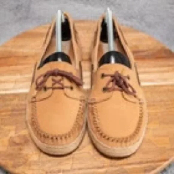 UGG TYLIN 6 NWOB DECK SHOE Chestnut Nubuck Leather Lamb Fur Lined Boat Classic - Picture 3 of 16